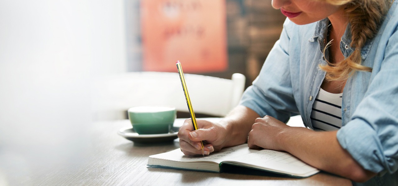 The Benefits of Keeping a Handwritten Journal: Why Writing by Hand is More Efficient for Note-Taking